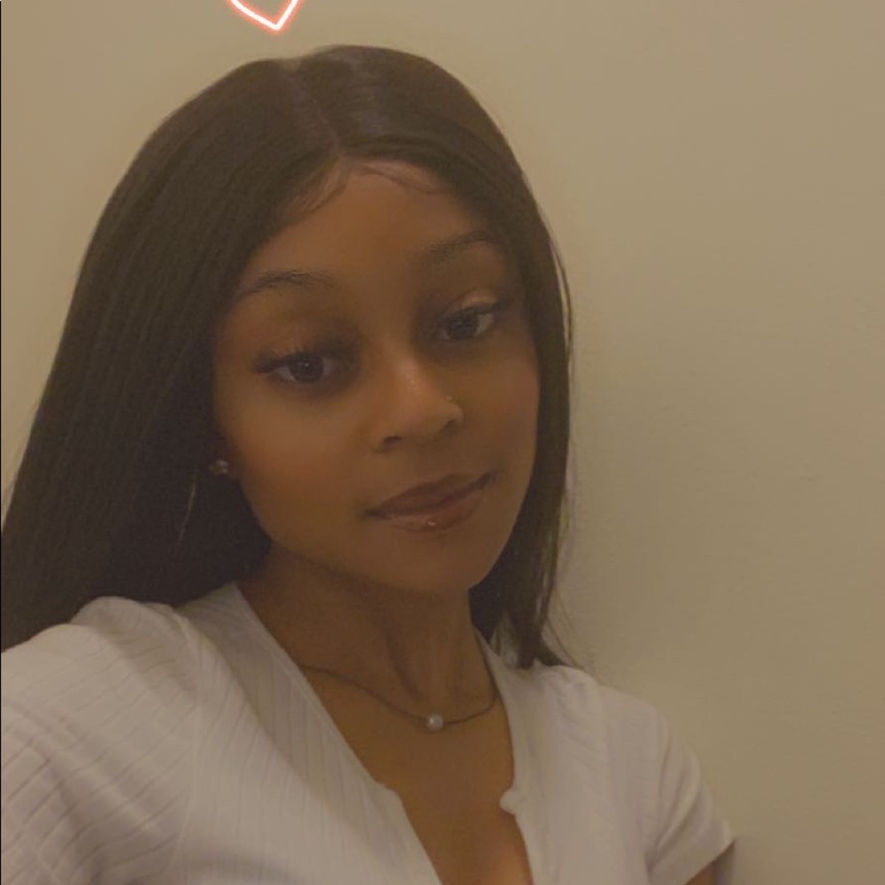 Meet your Posher, Krissona